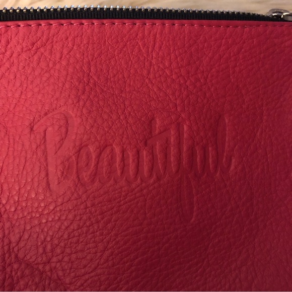 Jesse and Co pink leather zip pouch with Beautiful embossed on front raw lining - Picture 4 of 6